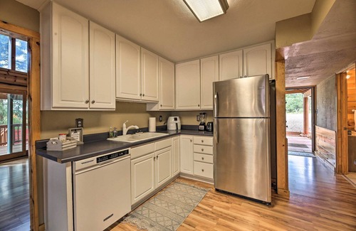 Timberland Acres Cabin | Cozy Escape with Yard: Hike, Sightsee & Explore!