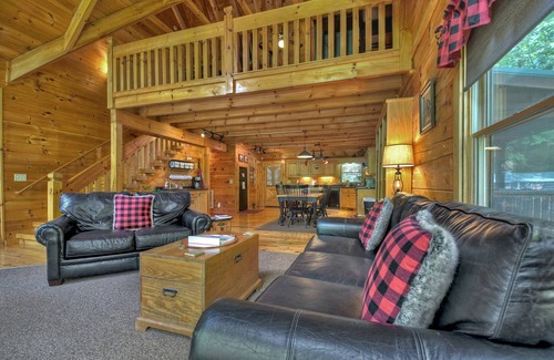 Natures Courtyard Cabin | Cozy Escapes: Hot Tub, Fire Pit & Fireplace Retreat - Buffalo Ridge