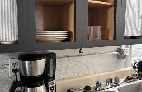 Laramie Apartment | Cozy European Cafe Style Downstairs Full Apt. - 1 Block to UW - No SMKG, No Pets