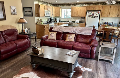 Plumas Eureka Estates House | Cozy Evergreen Cabin, walking distance from Plumas Pines golf course