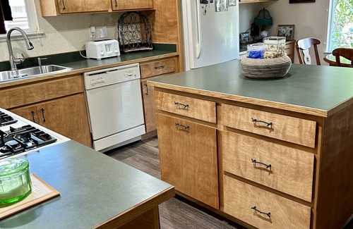 Plumas Eureka Estates House | Cozy Evergreen Cabin, walking distance from Plumas Pines golf course