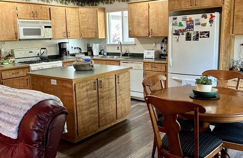 Plumas Eureka Estates House | Cozy Evergreen Cabin, walking distance from Plumas Pines golf course