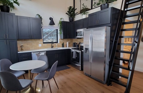 Farviews - Pattee Canyon House | Cozy, extremely CLEAN, Missoula Guesthouse Retreat!