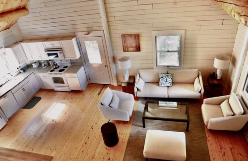 Sullivan Cabin | Cozy Fall Escape – Foliage, Fire Pits & Fido Welcome!