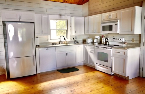 Sullivan Cabin | Cozy Fall Escape – Foliage, Fire Pits & Fido Welcome!