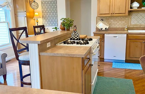 St Ignace House | Cozy Fall Getaway! Enjoy Fall Colors & Family Games by the Camp Fire