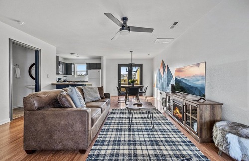 Sevierville Condo | Cozy Fall Hideaway Hot Tub, Arcade & Dogs OK