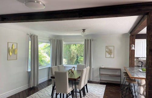 Burlington House | Cozy Family Bungalow on Lakeshore, steps from Paletta Mansion Historical Estate