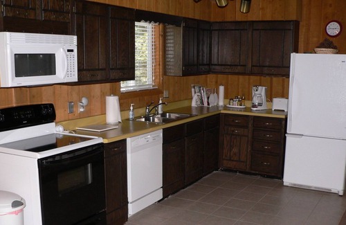 Buena Vista Cabin | Cozy family cabin along side beautiful secluded mountain stream.