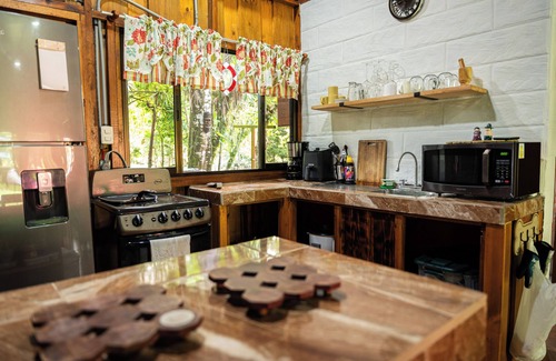 Valle Azul House | Cozy Family Cabin River/Nature Sound.nPet Friendly! Bungalows Tulipanes CR
