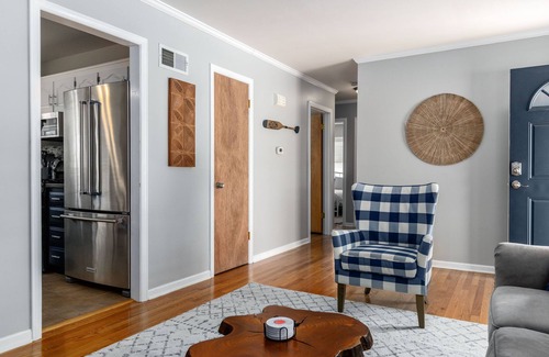 Overland Park House | ~Cozy & Family Friendly Home~ Game Room | Self Check-in | FAST WiFi|