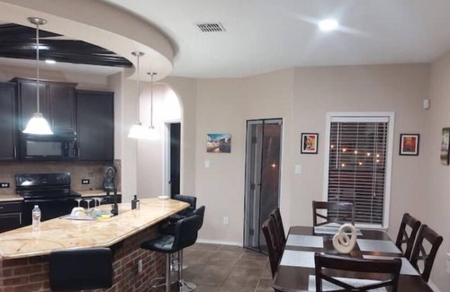 Converse House | Cozy/Family Friendly 3 BR House