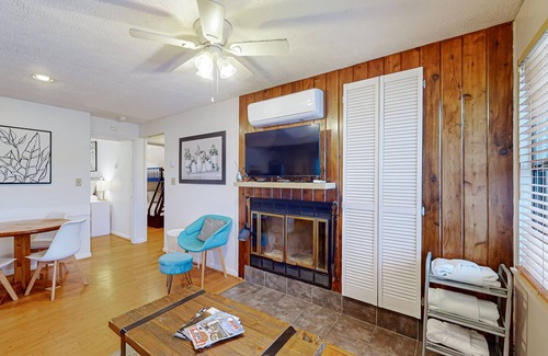 Thayerville Condo | Cozy, family-friendly, lakeview condo with gas grill & firepit