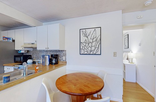Thayerville Condo | Cozy, family-friendly, lakeview condo with gas grill & firepit