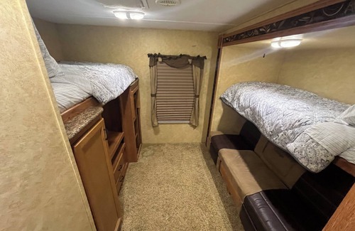 Camarillo House | Cozy Family Getaway on Wheels