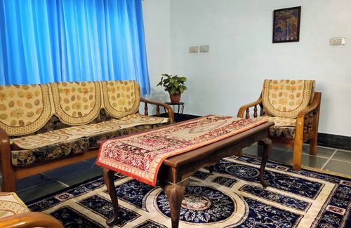 Udaipur Villa | Cozy Family Haven: Spacious & Peaceful