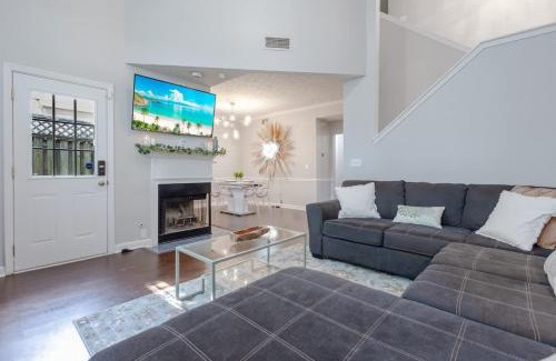 Summerhill House | Cozy Family Home Downtown-KingBed-Free Parking-Central