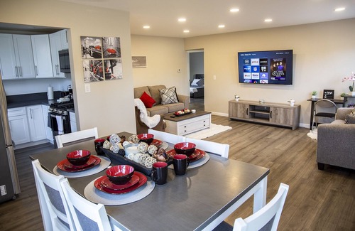 Reseda House | Cozy Family Home | Private yard - Pets Welcome.