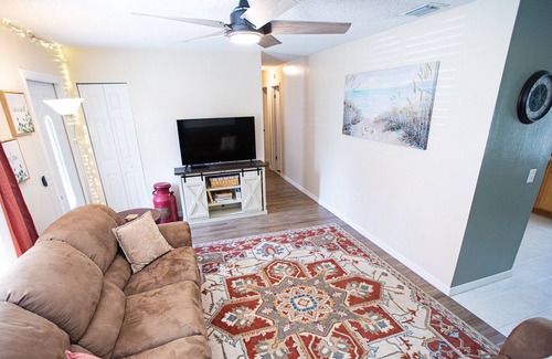 Plantation Estates House | Cozy Family Home w/large backyard +5 mins to I-4 between Orlando & Daytona Beach