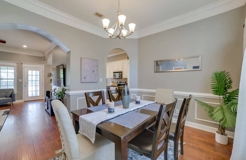 Valdosta House | Cozy Family Home with Spacious Backyard, Screened Patio, and Jetted Tub