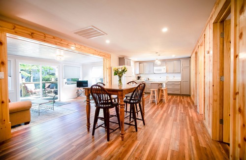 Sunrise Beach House | Cozy Family Lake Cabin-Labor Day Weekend Headquarters 2025 - Book Now