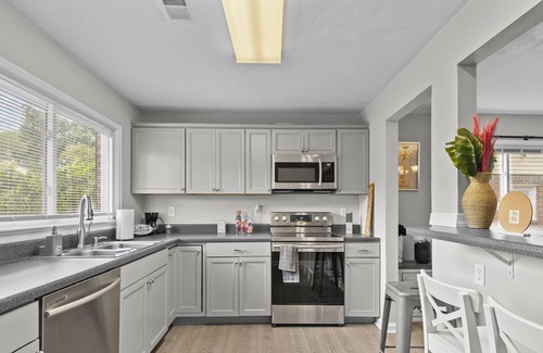 Northwest House | Cozy Family & Pet Friendly Home in Norfolk!