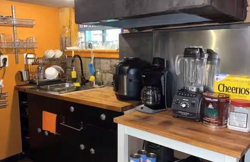 Northwest Apartment | Cozy family suite pets WLKM near Zoo UDC Hillwood