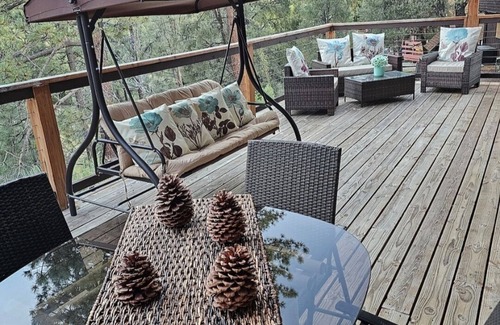 Pine Mountain Club Cabin | COZY FAMILY CABIN- STUNNING FOREST VIEWS