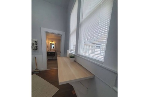 Government Hill Apartment | Cozy Farm Style Apt. Conveniently Located Downtown
