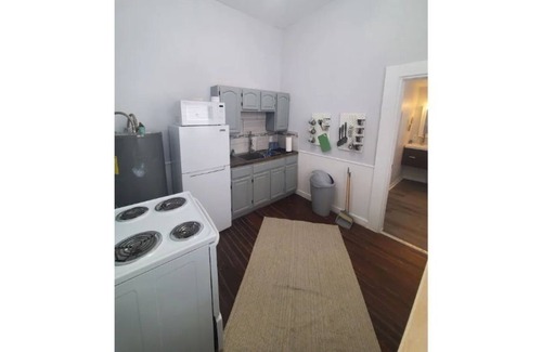 Government Hill Apartment | Cozy Farm Style Apt. Conveniently Located Downtown