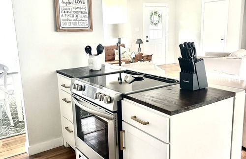 Ocala House | Cozy Farm-style Home near Downtown Ocala