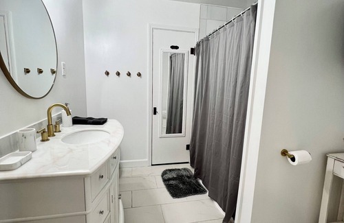 Wayne Other | Cozy farmhouse minutes from the airport, downtown, and IMS.
