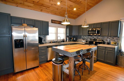 Marion Other | Cozy farmhouse! Pool table, fire pit, minutes to Lake James, downtown Marion!