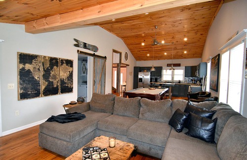Marion Other | Cozy farmhouse! Pool table, fire pit, minutes to Lake James, downtown Marion!