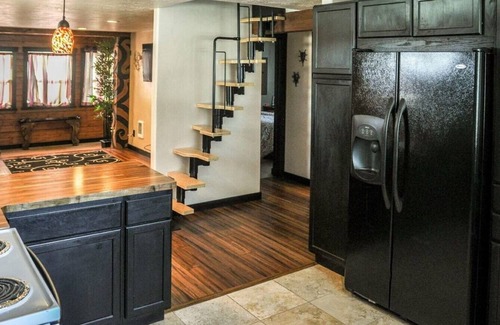 Bloomington House | Cozy Farmhouse Retreat 10 min to Bear Lake - Pets OK