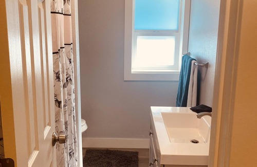 Cathlamet Apartment | Cozy Farmhouse Retreat downtown Cathlamet