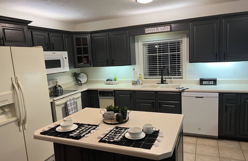 Herod Other | Cozy Farmhouse with 4 Bedrooms and 3 Baths