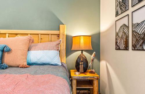 Gatlinburg - Pigeon Forge Apartment | Cozy Fires & Mountain Views, Your Smoky Mountain Escape