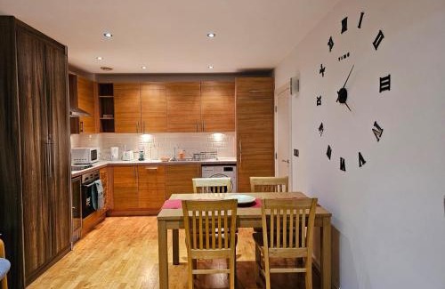 West Ealing Apartment | Cozy Flat close to central London