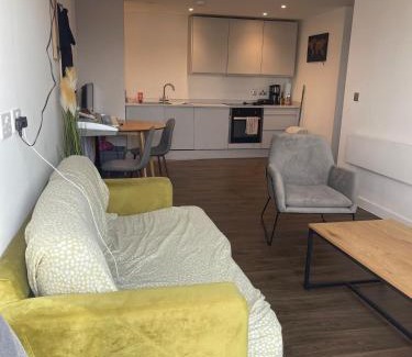 Salford House | Cozy flat Near Manchester - Private double room with WiFi
