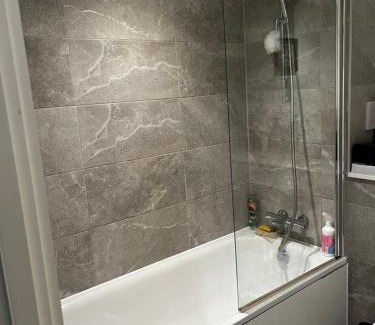 Salford House | Cozy flat Near Manchester - Private double room with WiFi