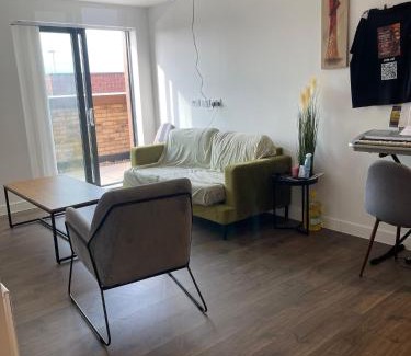 Salford House | Cozy flat Near Manchester - Private double room with WiFi