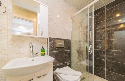 Antalya City Centre Apartment | Cozy Flat near Sea with Balcony in Muratpasa