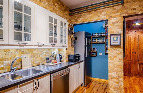 Moda Apartment | Cozy Flat with Backyard 600 m to Moda Coastal Park