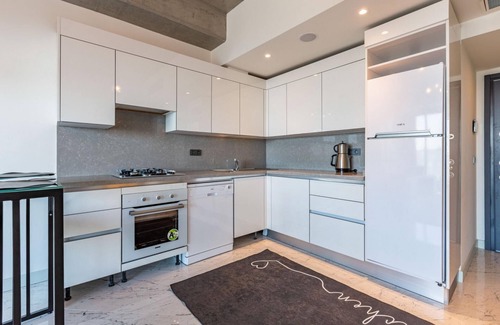 Bomonti Apartment | Cozy Flat with City View and Balcony in Sisli