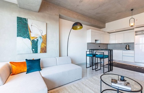 Bomonti Apartment | Cozy Flat with City View and Balcony in Sisli