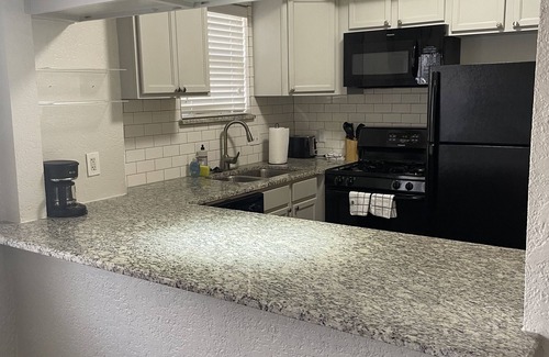 Fort Worth Apartment | Cozy Fort Worth Apartment + Comfy Bed + FAST WIFI + 1b1b