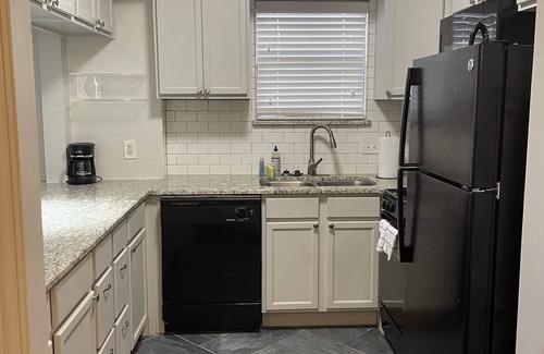 Fort Worth Apartment | Cozy Fort Worth Apartment + Comfy Bed + FAST WIFI + 1b1b