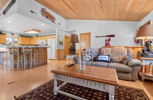 Fox Farm House | Cozy Fox Cabin - Stunning Big Bear property with Hot Tub, Foosball and Much more!