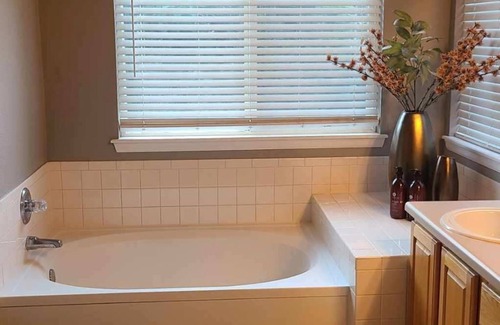 Longmont House | Cozy full house close to downtown Longmont with a relaxing backyard.